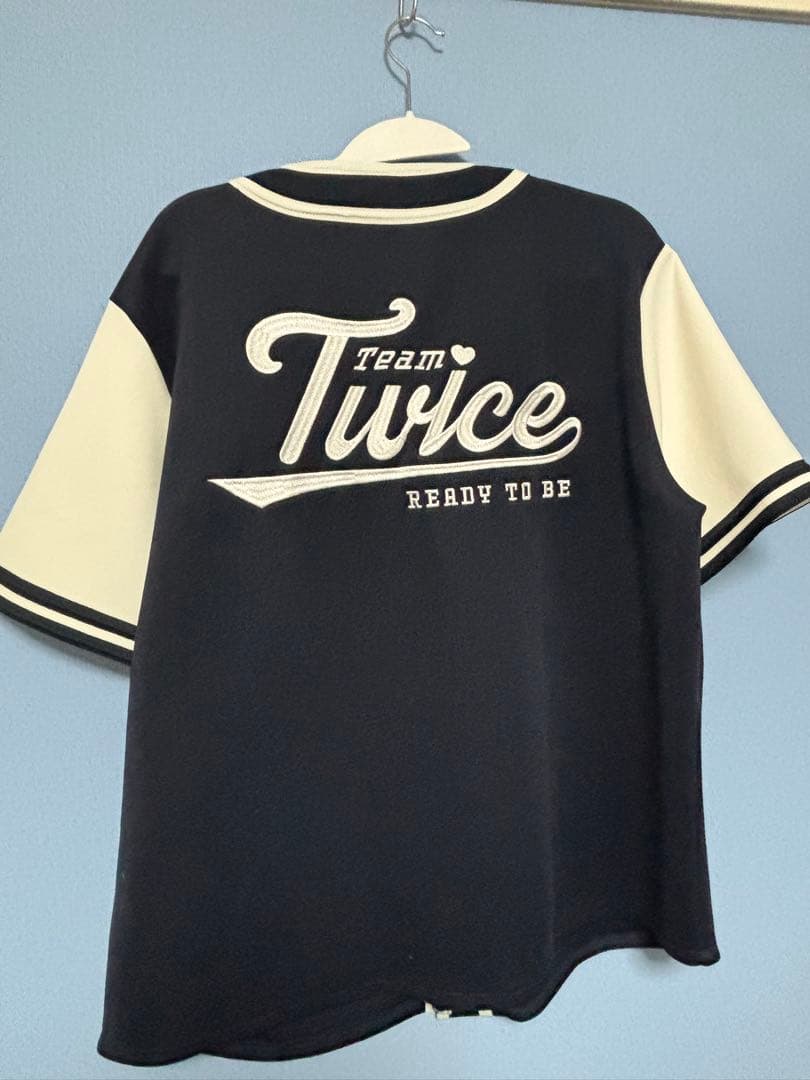 twice ツウィ ユニフォームシャツ
