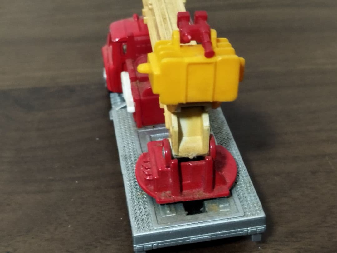 ●トミカ ダンディ 三菱ふそう シュノーケル 消防車 ミニカー tomica