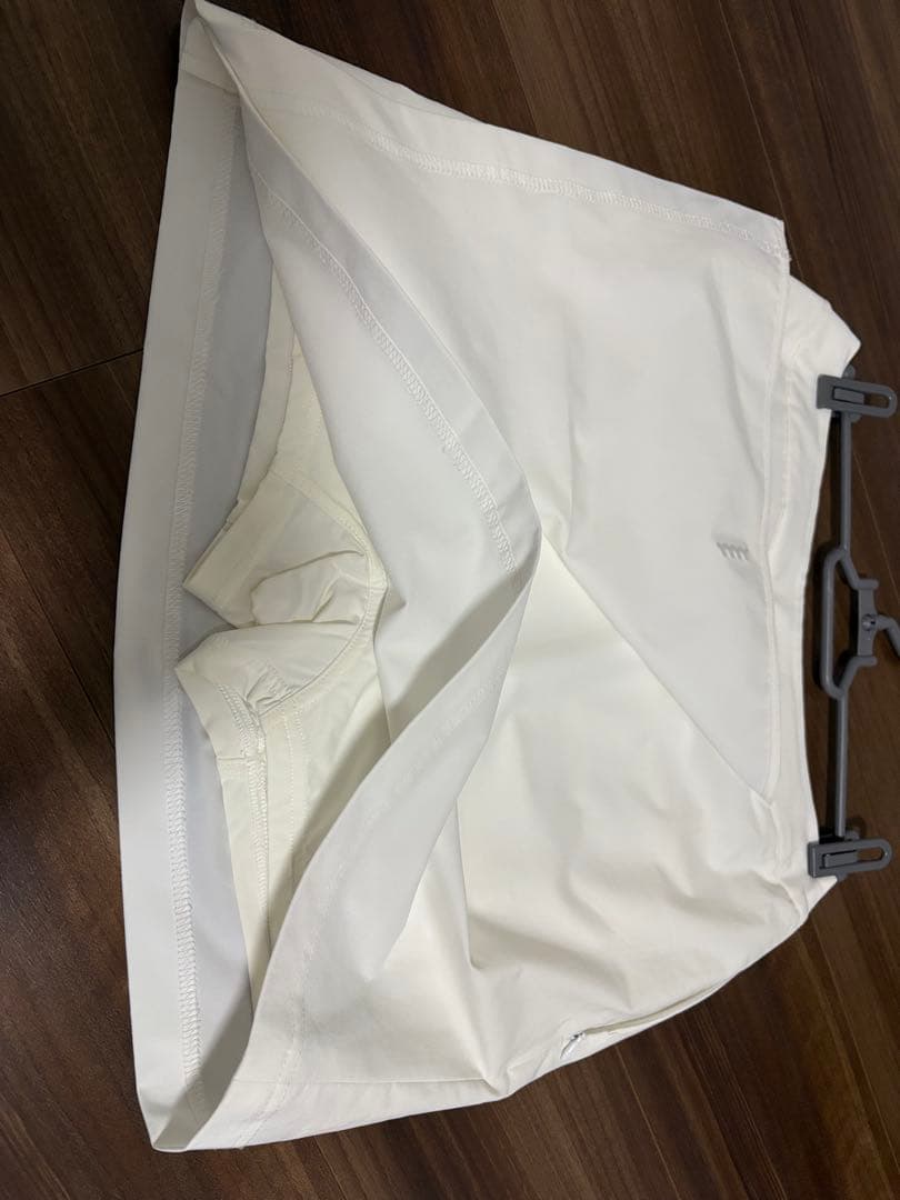 ムータ　⭐︎美品　ホワイト ゴルフ用スカート