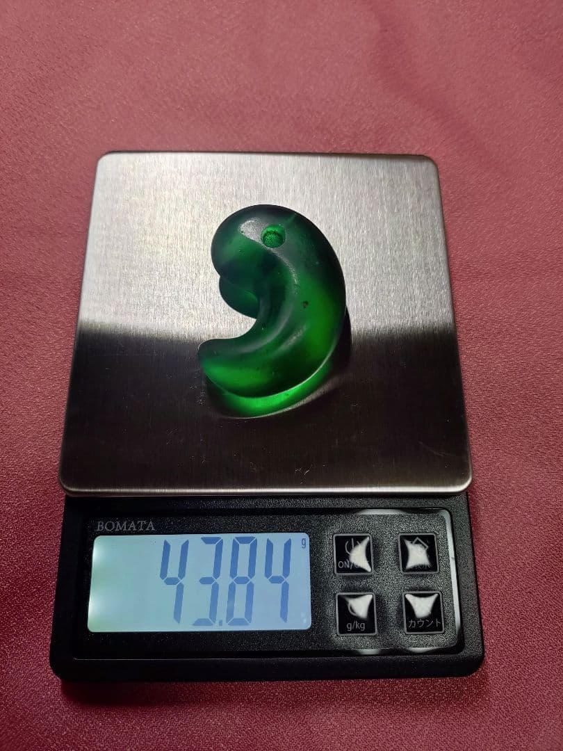 稀少 勾玉 古墳 グリーン 緑色 硝子 素材 アンティーク 工芸 置物