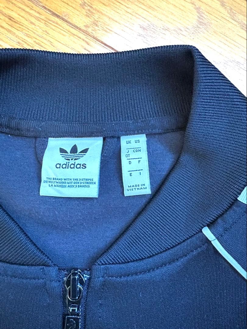 adidasオリジナル　ジャージ　上下　レディースOT