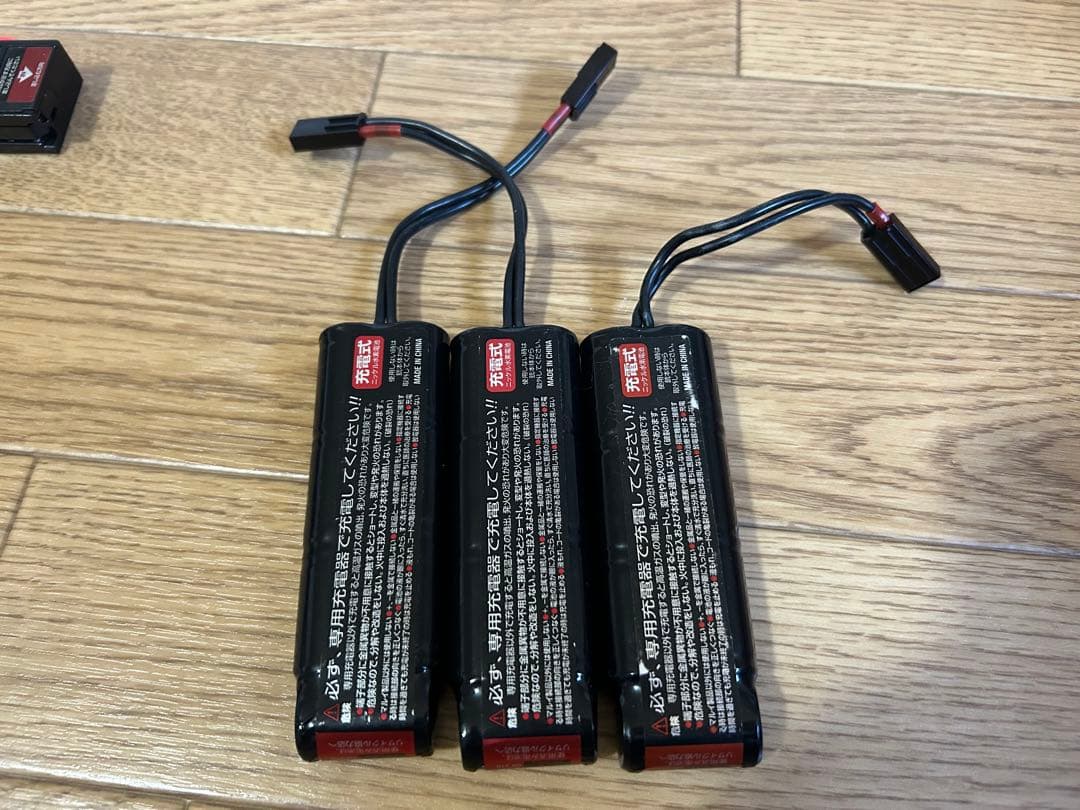 東京マルイ　ニッケル水素ミニSバッテリーx3 純正専用充電器セット