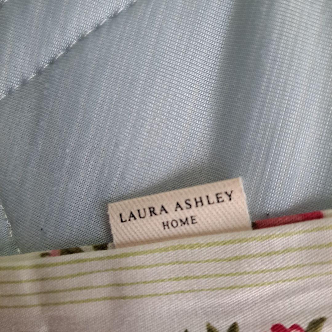 LAURA ASHLEY・ローラアシュレイの裏表異柄の素敵な枕カバー