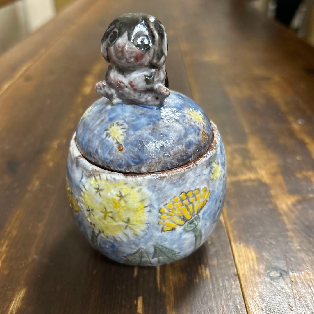 作家　陶芸作家　小物入れ　蓋物　うさぎとたんぽぽ　1点もの