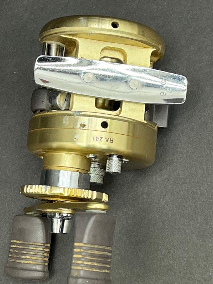 シマノ　カルカッタチヌ1000 右巻き