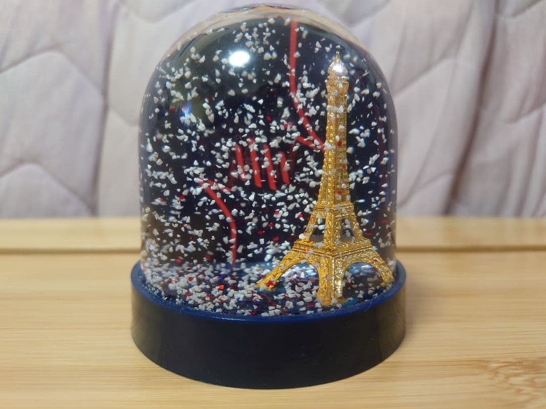 大阪関西万博2025　フランス館　スノードーム　エッフェル塔　フランスパビリオン