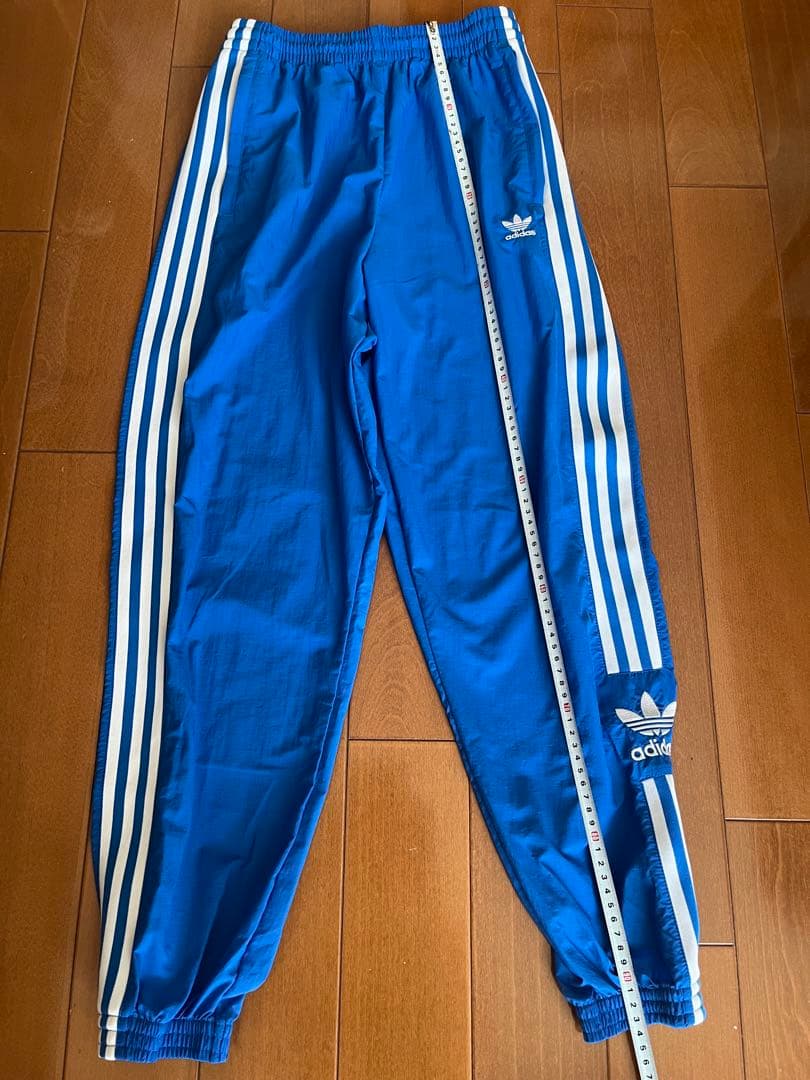 adidas トレーニングパンツ　レディースLサイズ ３本ライン　ナイロンパンツ