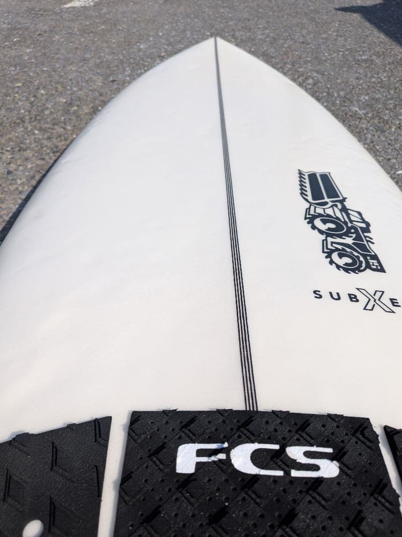 JS SUB XERO　ショートボード 5'8 フィン、ソフトカバー付き