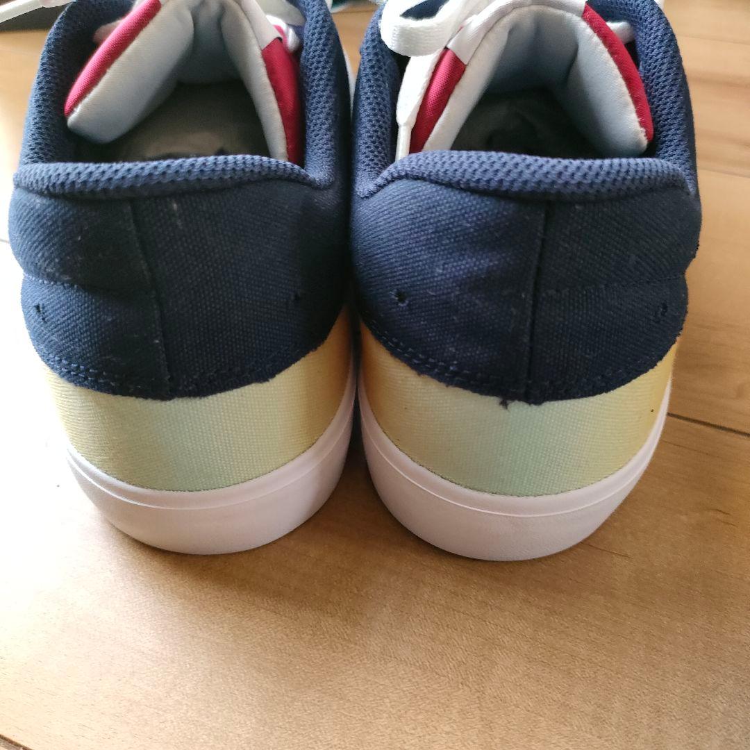 新品　未用　メンス鞋　NIKE　28.5