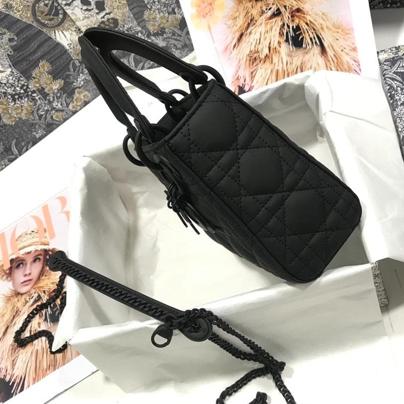 美品・ブラック キルティング レザー ショルダーバッグ~~