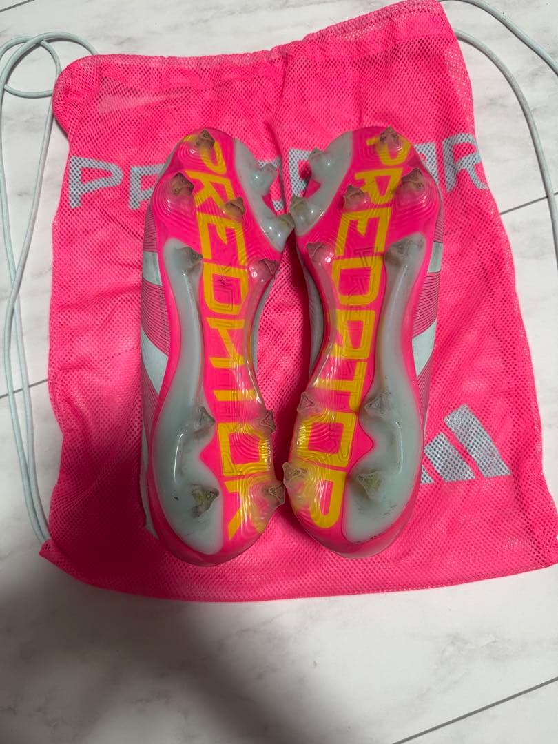 サッカースパイク　アディダス　プレデター　エリート　レースレス　FG 28cm