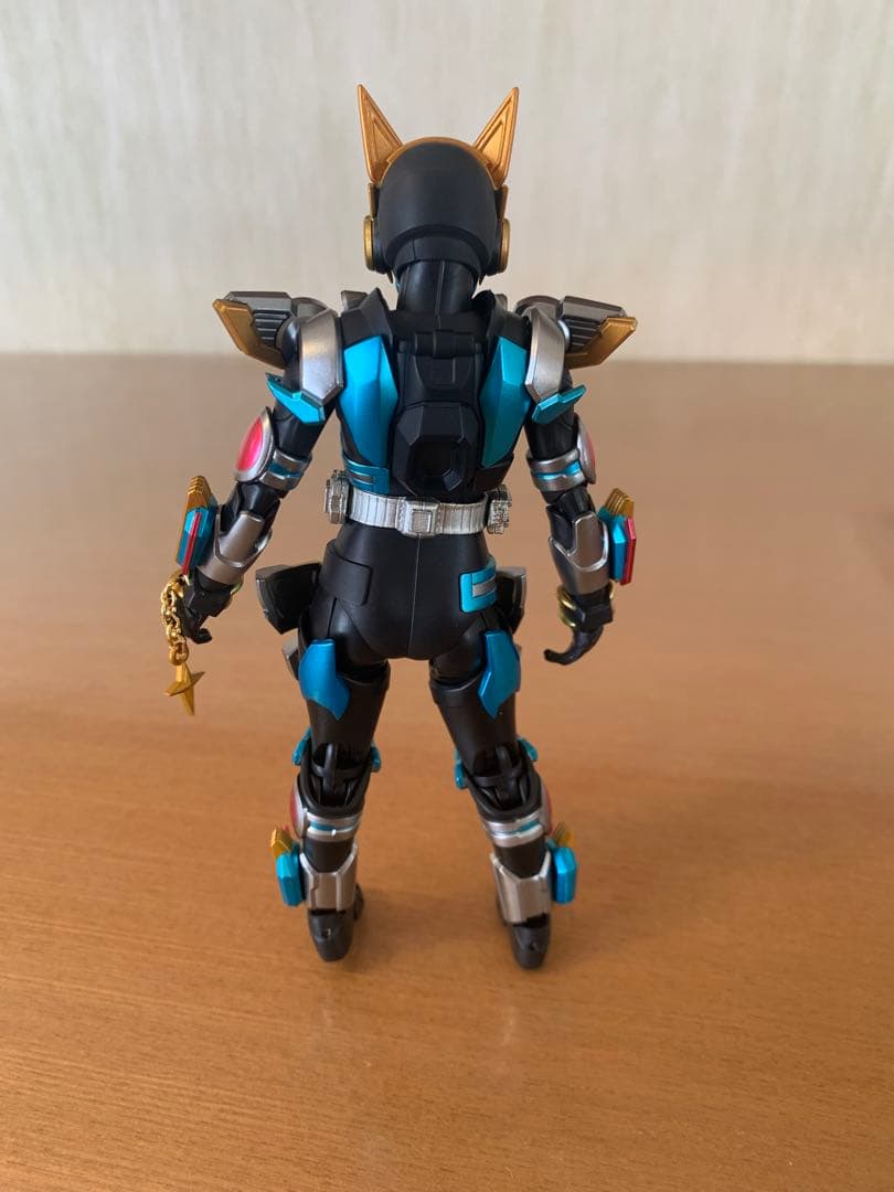 S.H.Figuarts 仮面ライダーナーゴ フィーバービートフォーム