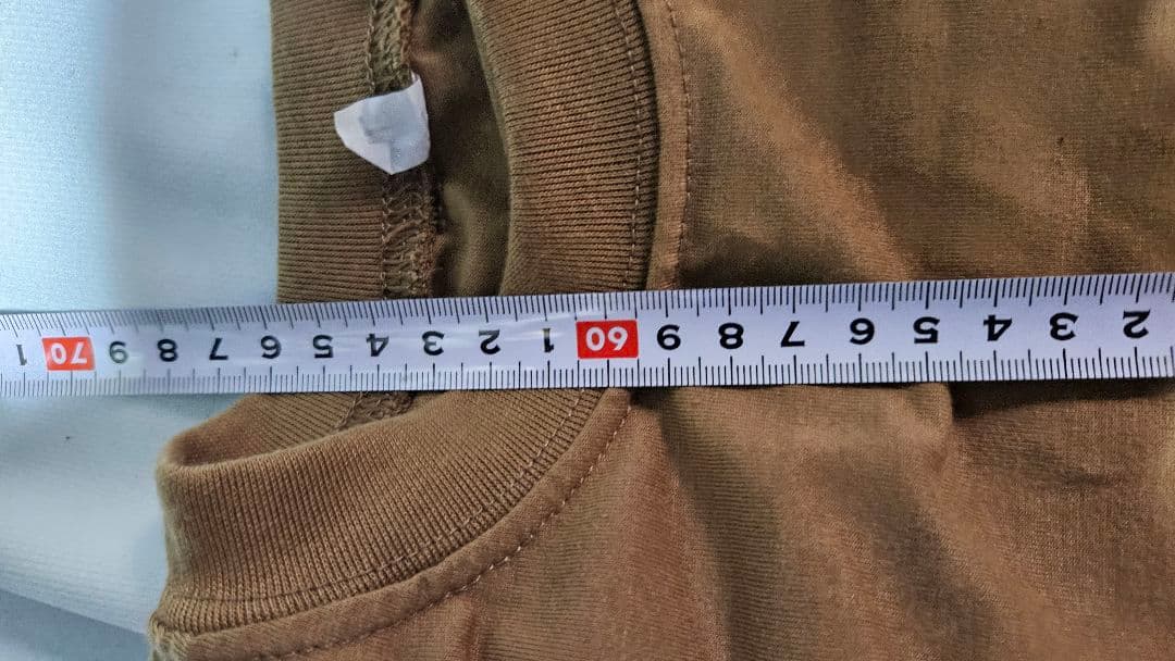 厚木米軍、カーキ ロゴ入り Tシャツ。 サイズ XL　です。