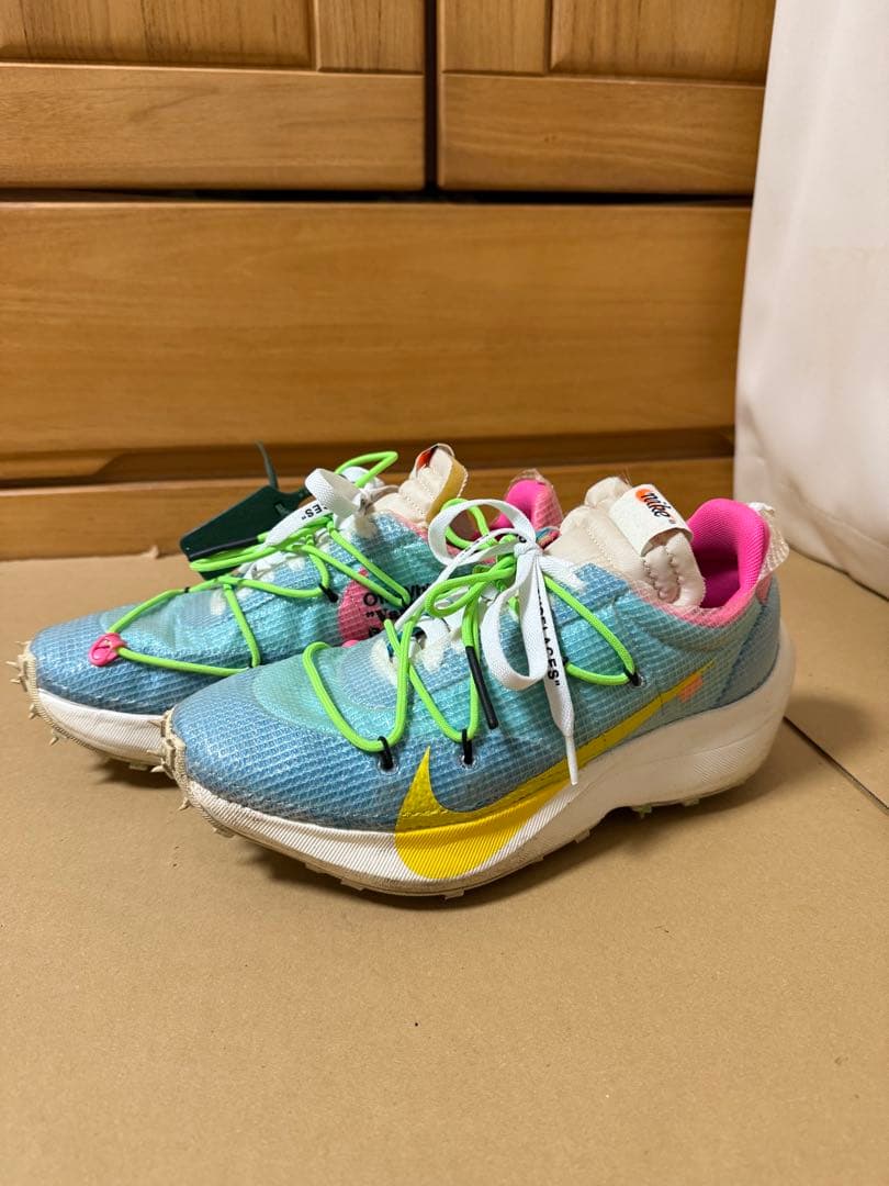 Nike Off Whiteコラボ スパイクシューズ 青/ピンク/黄