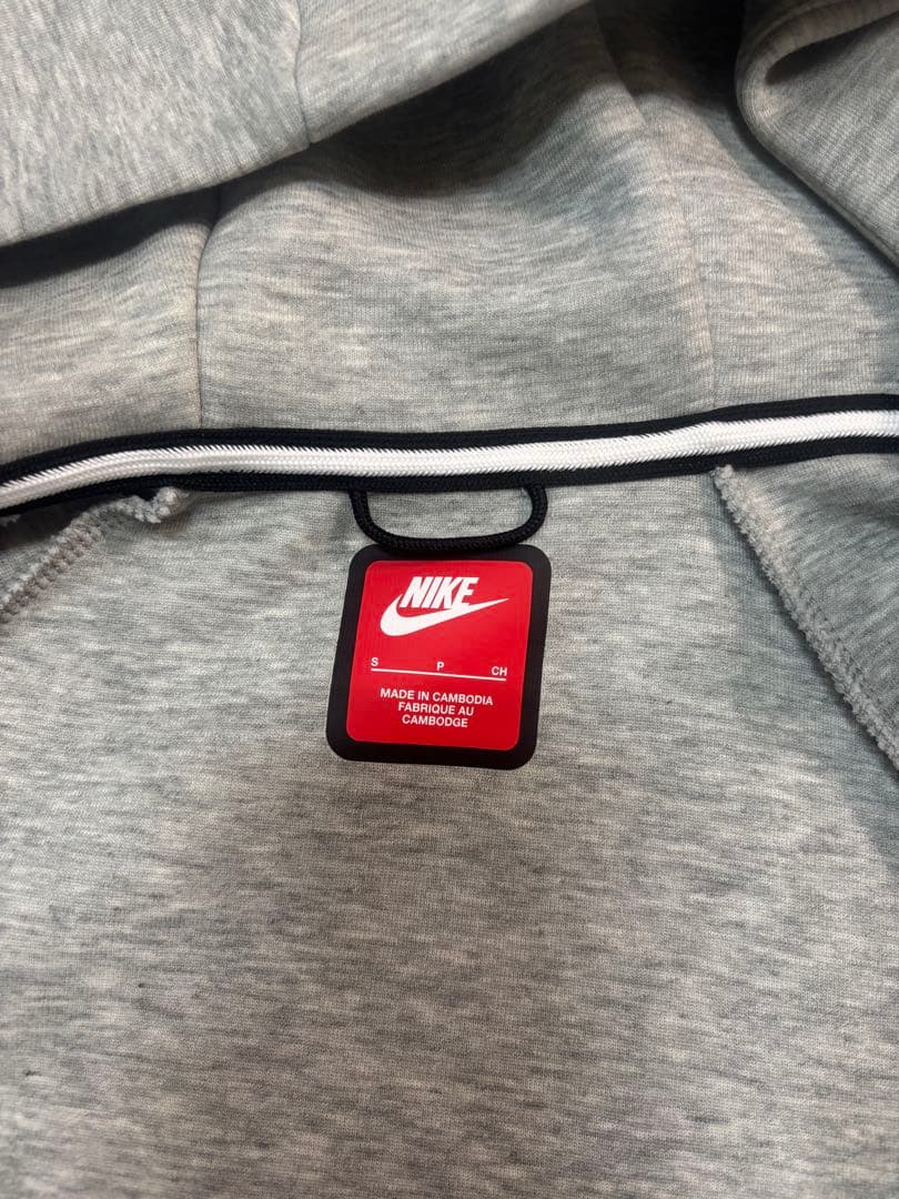 Nikeテックフリースグレー上下s