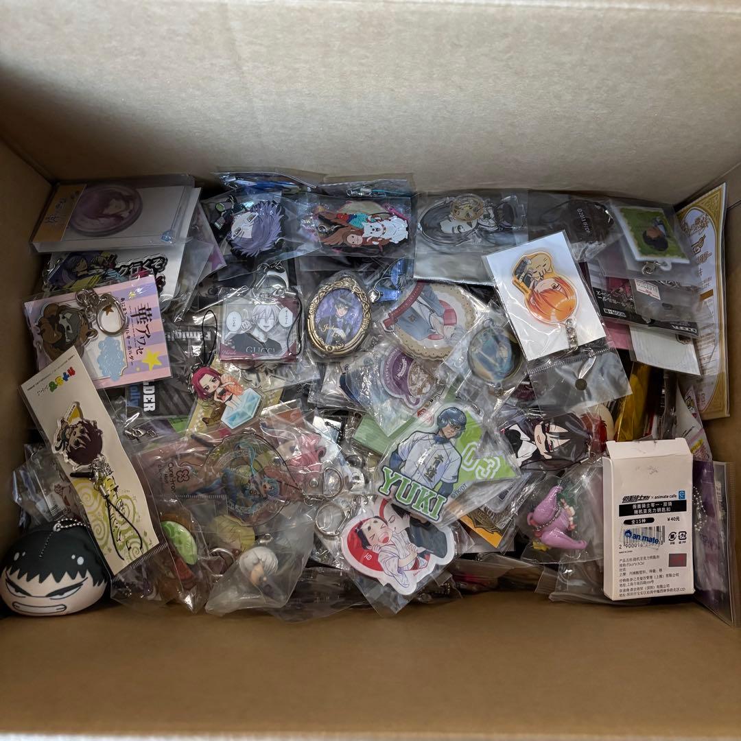 アニメ雑貨 紙物なし バッジ キーホルダー アクスタ など 1000点セット