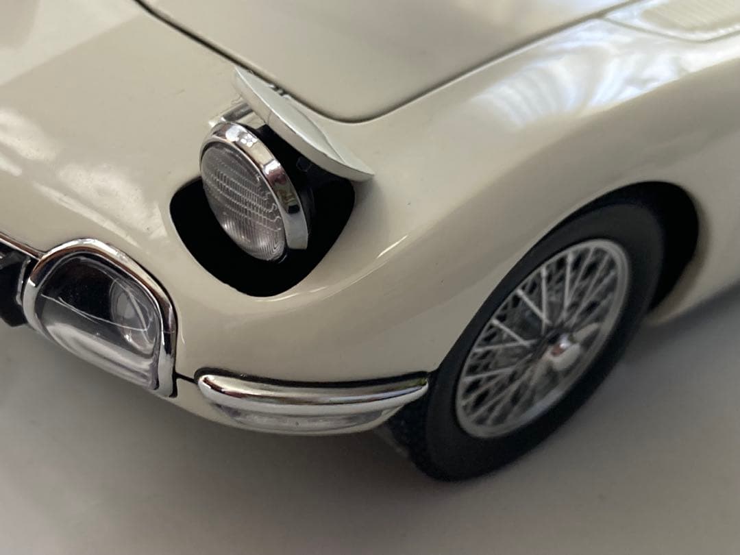 AUTOart 1/18 トヨタ 2000GT ダイキャストモデル