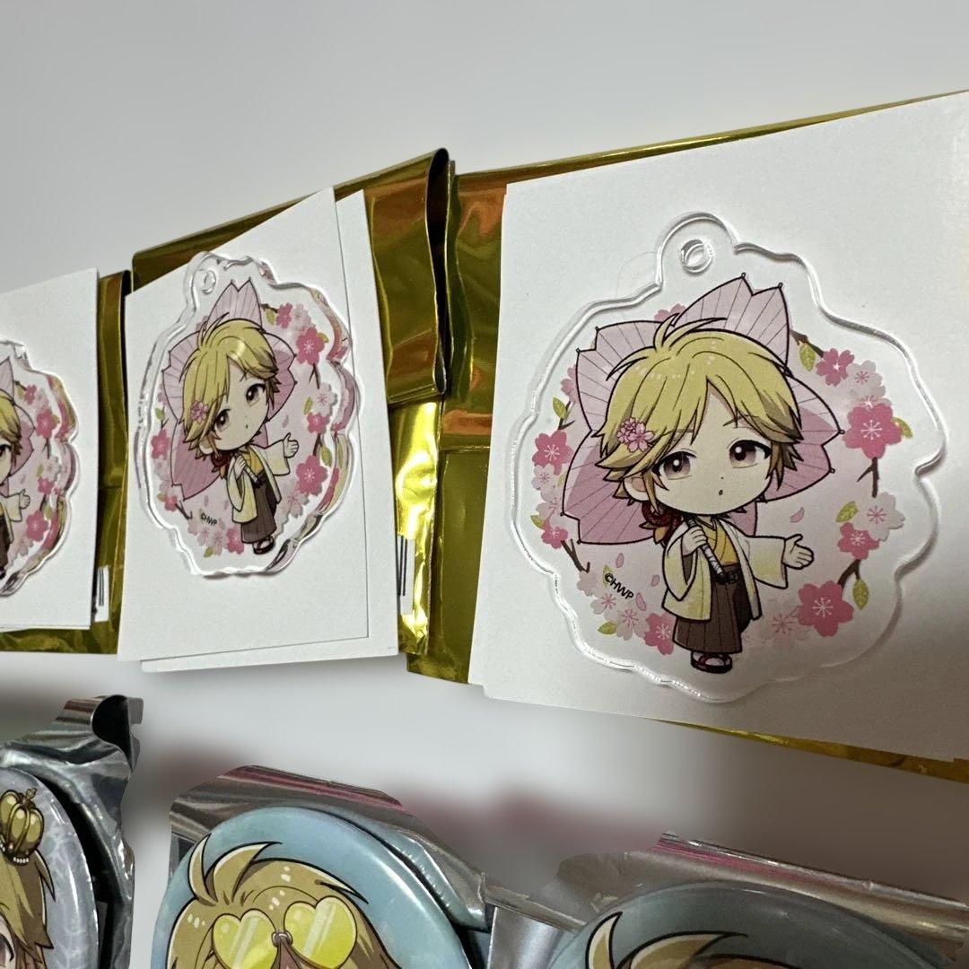 LIP×LIP 愛蔵　缶バッジ 4個　アクキー3個バースデーバッジ１個8点セット