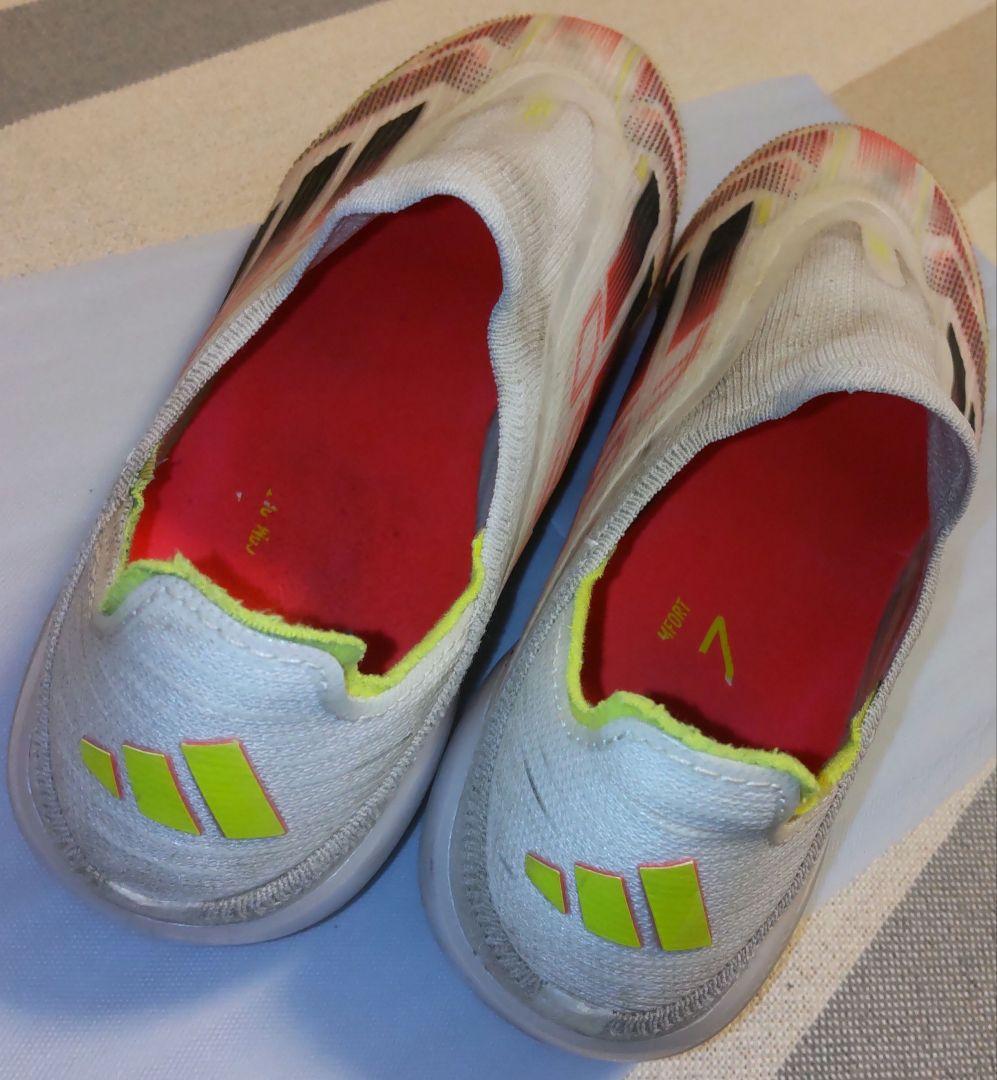 adidas F50レースレス FG 25cm