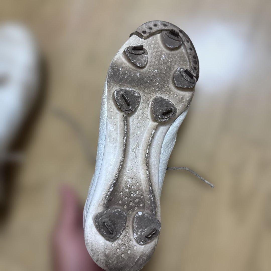 Mizuno Morelia ホワイトスパイク右足P革付き