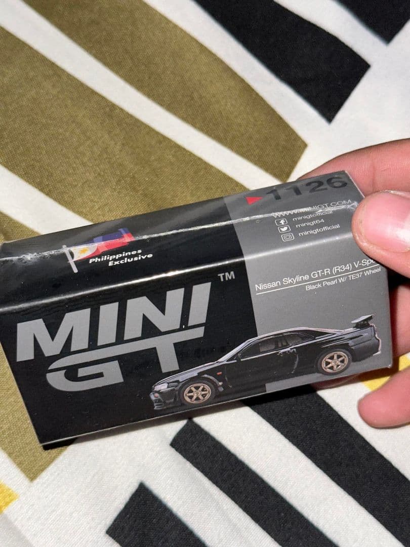 MINI GT 日産スカイラインGT-R (R34) フィリピン限定 未開封。