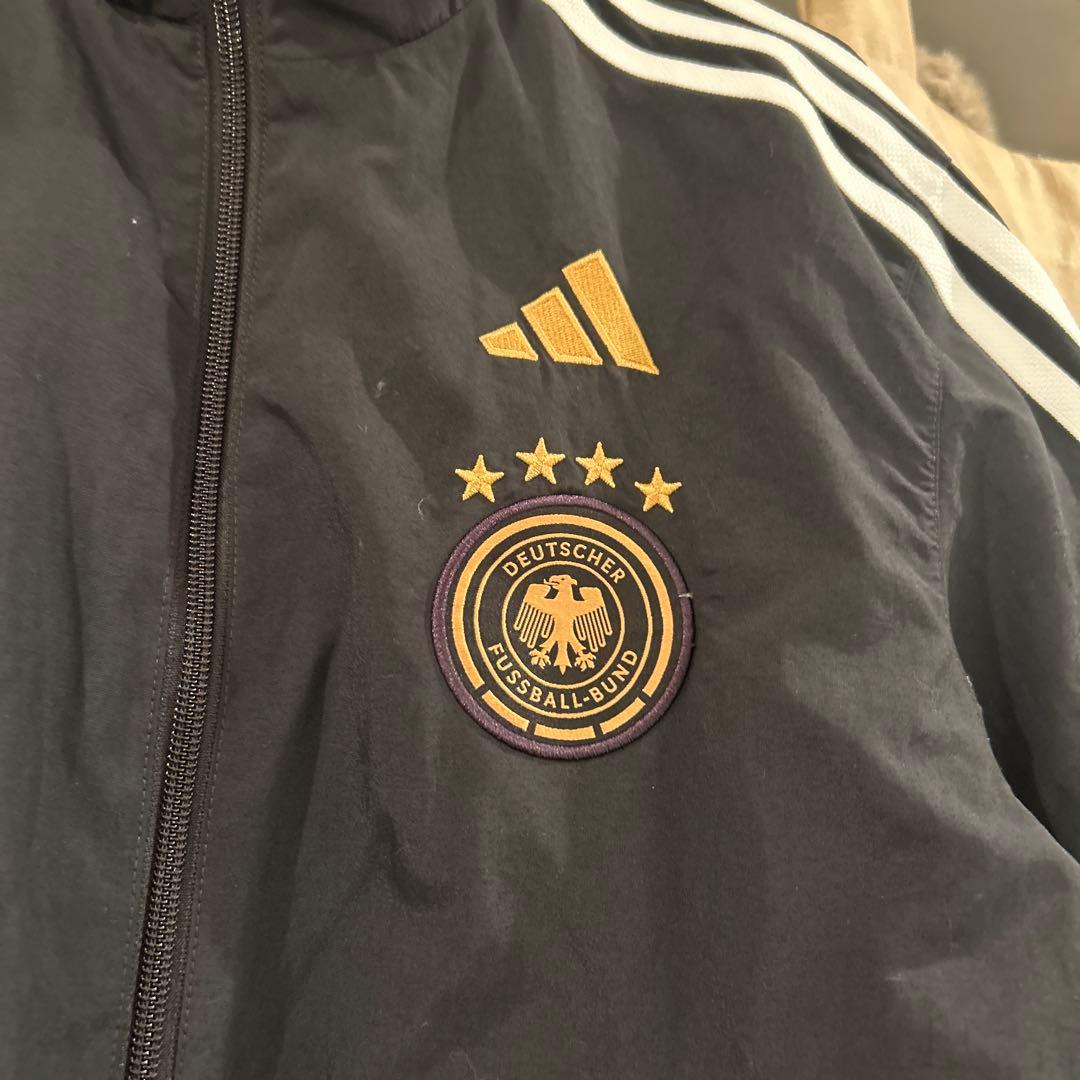 アディダス(adidas)サッカードイツ代表 2022 アンセムジャケット
