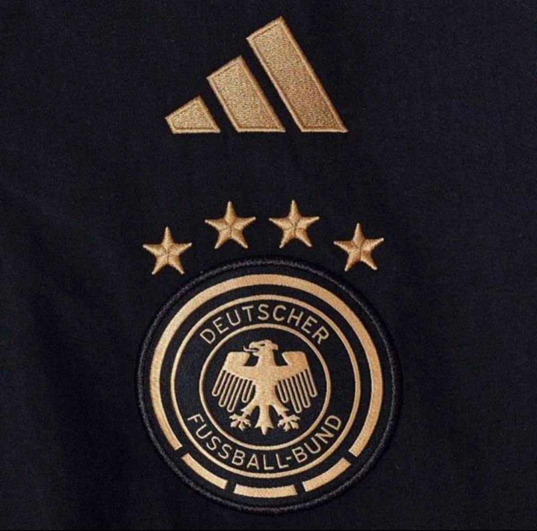 アディダス(adidas)サッカードイツ代表 2022 アンセムジャケット