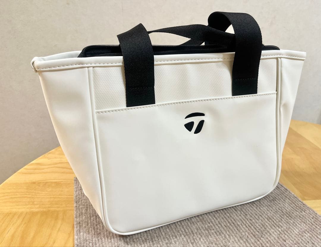 テーラーメイド ラウンドトート UN745 ホワイト