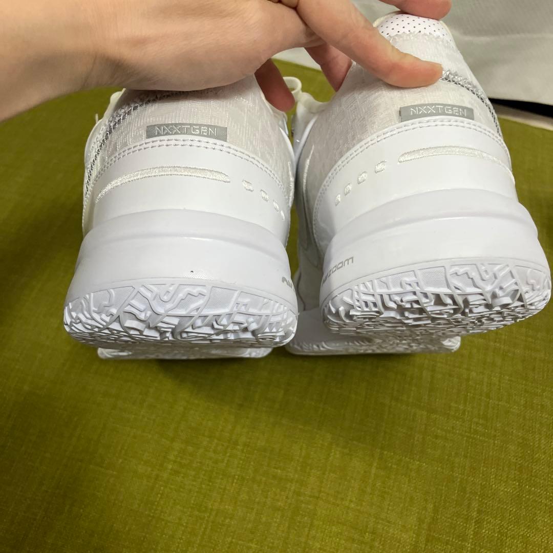 バッシュ　NIKE ナイキ LeBron NXXT