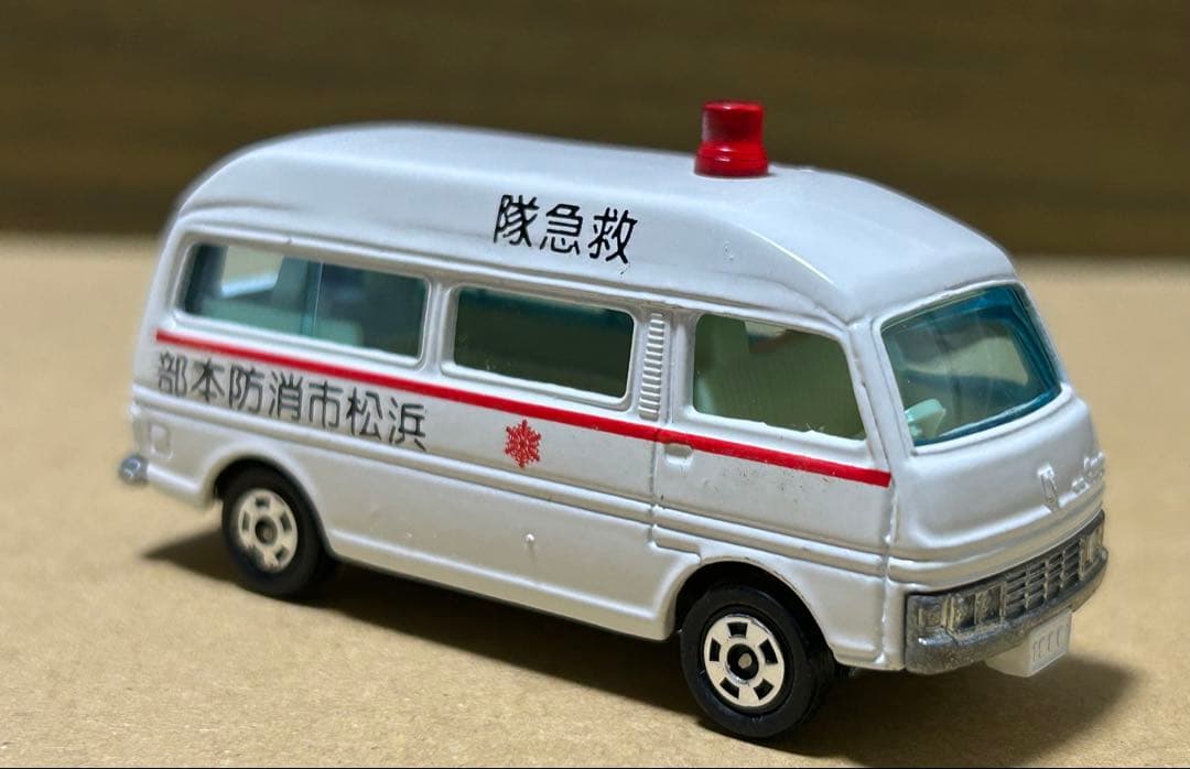 日本製 トミカ ニッサン キャラバン 救急車 浜松市消防本部
