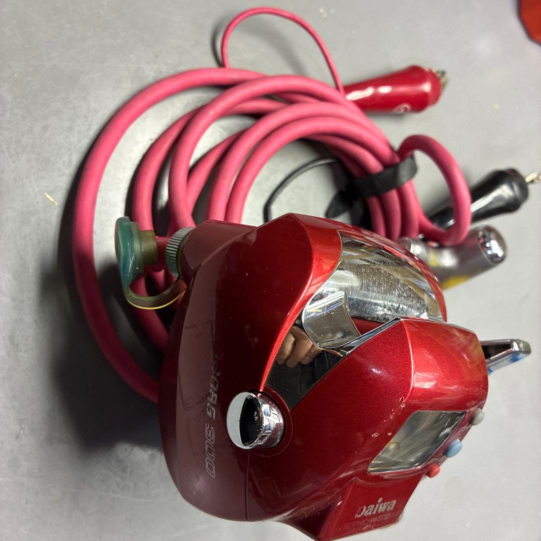 ダイワ　Daiwa 電動リール レッド