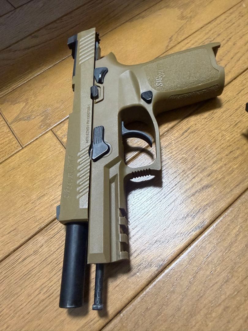 東京マルイライラクス LayLax M17 SIG P320 CO2