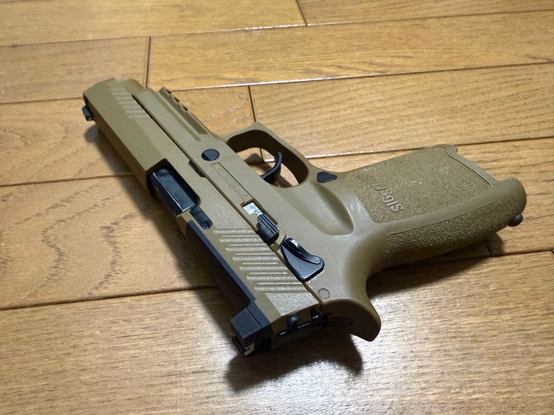東京マルイライラクス LayLax M17 SIG P320 CO2