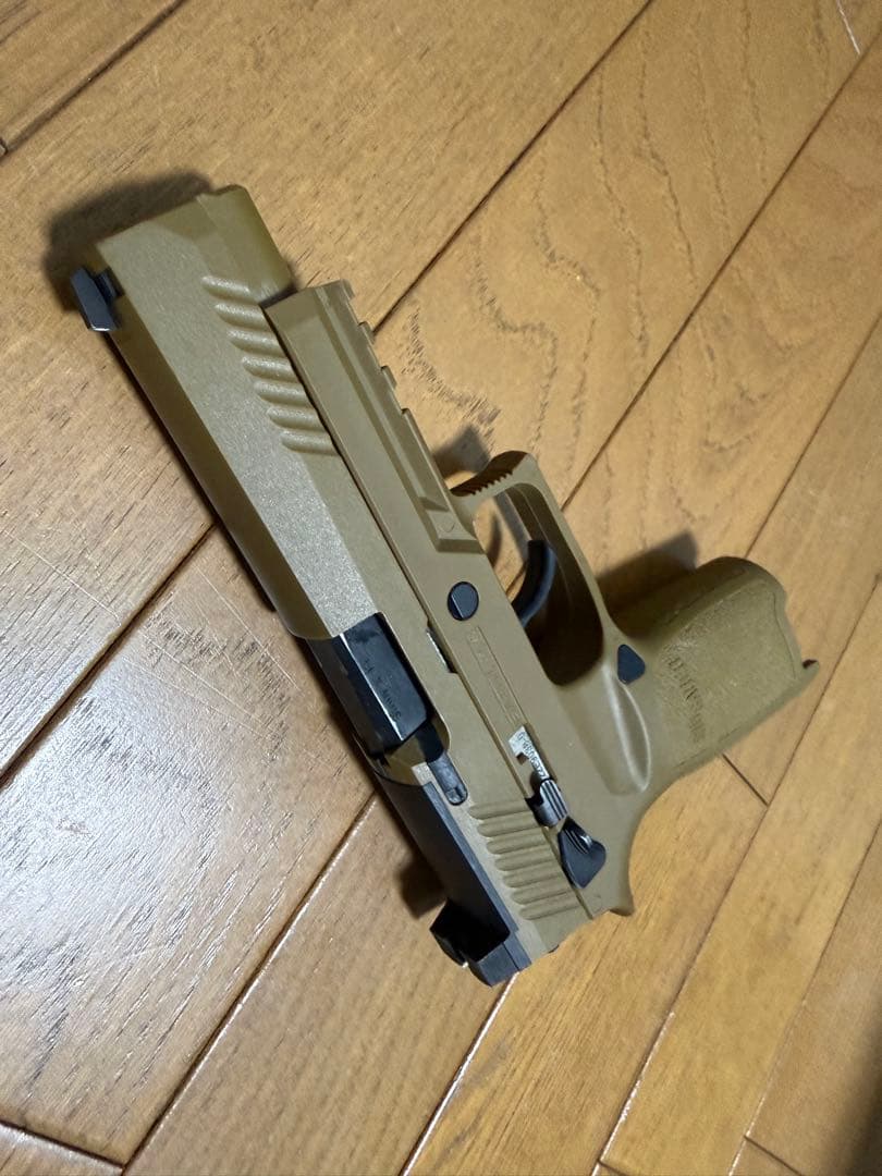 東京マルイライラクス LayLax M17 SIG P320 CO2