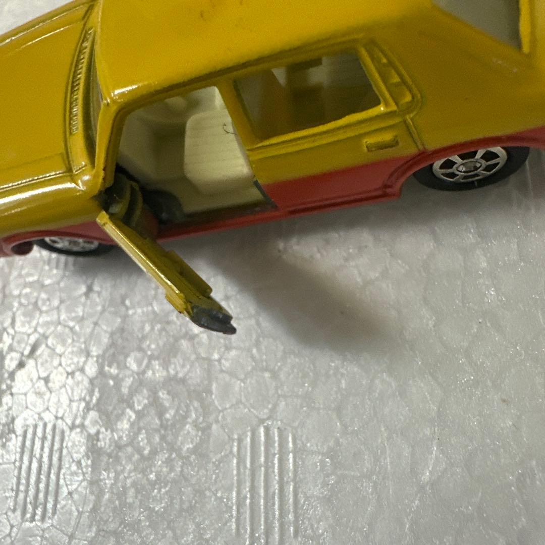 トミカ 28 トヨタ タクシー 1/65