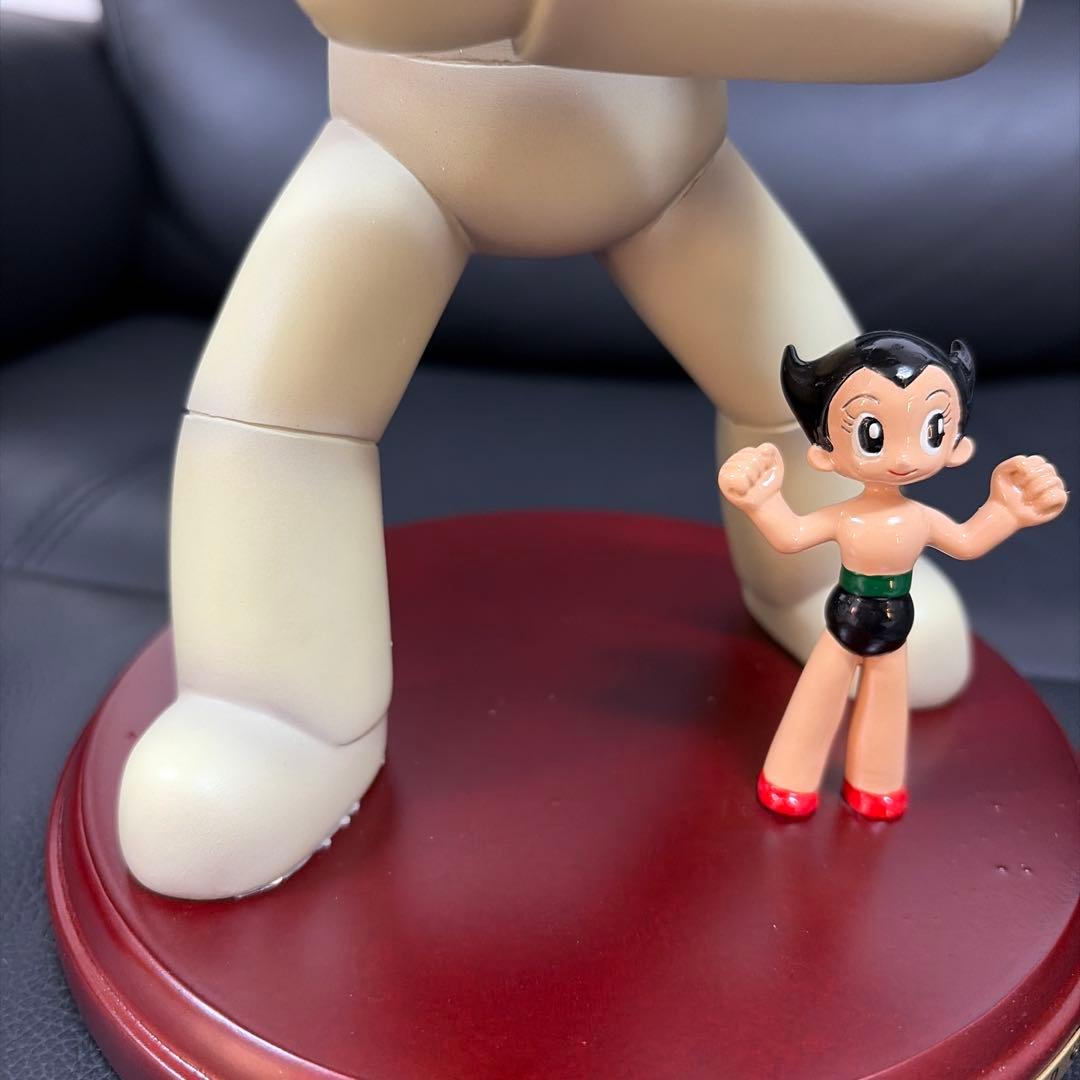 地上最大のロボット　フィギュア　ボラー&ウラン
