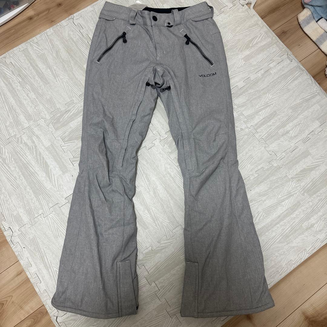 限定値SALE早い者勝ち⭐︎上下セット！！VOLCOM⭐︎スノーウェア　レディース