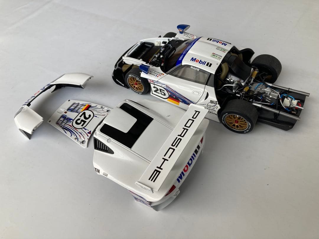 AUTOart 1/18 ポルシェ911GT1 #25 1997年ルマン24時間