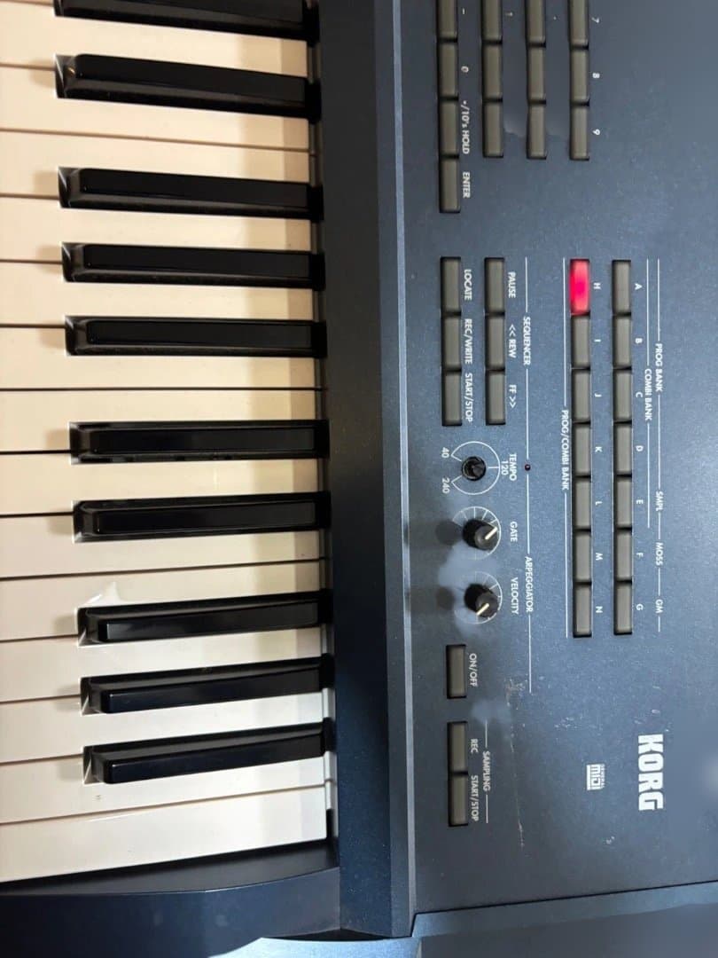 Korg Triton Extreme 61鍵盤シンセサイザー