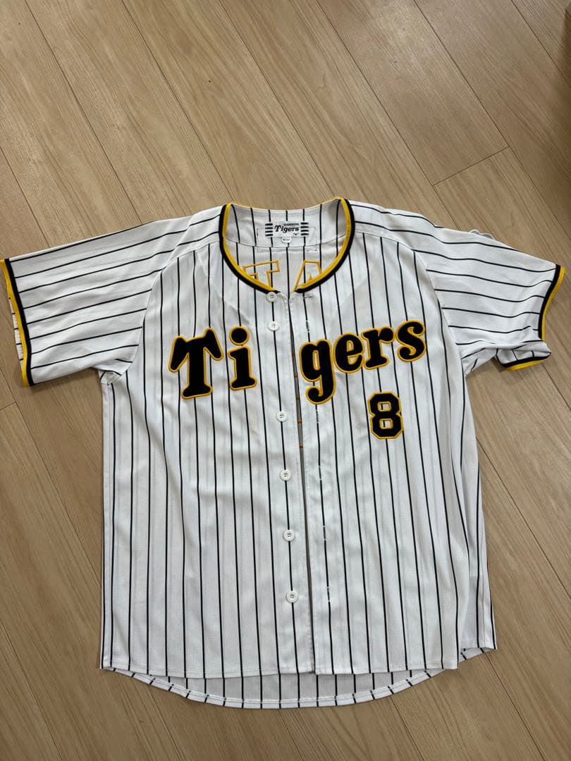 阪神タイガース  SUITE ユニフォーム8佐藤輝明　ロイヤルスイート