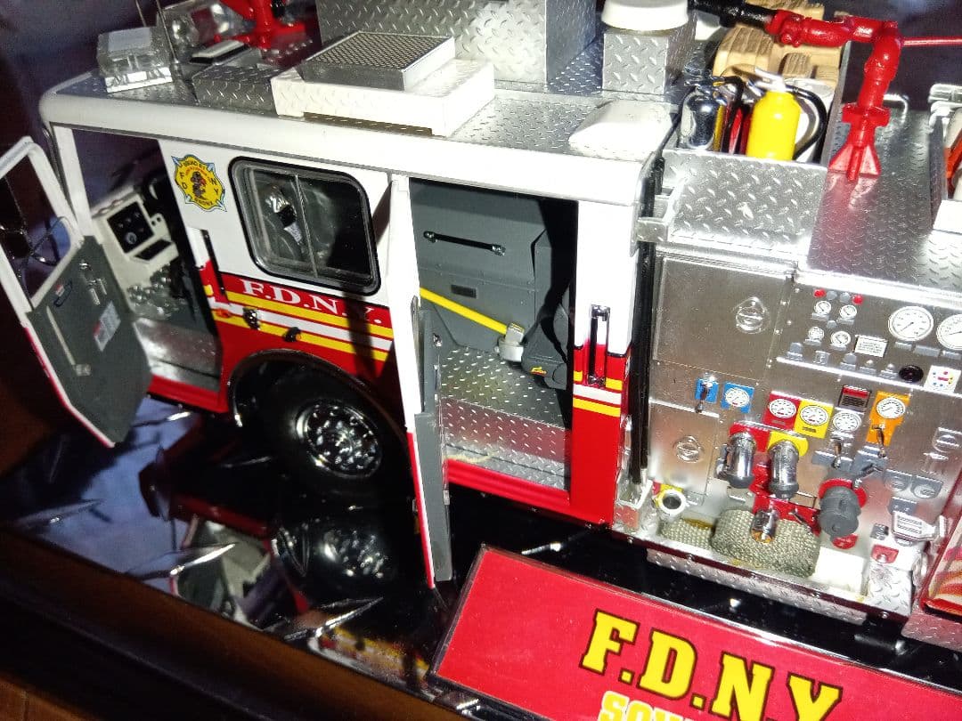FDNY Squad 61 消防 ミニカー 1/32