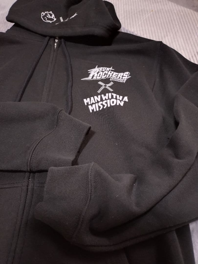 SUNROCKERS × MAN WITH A MISSION のフーディー
