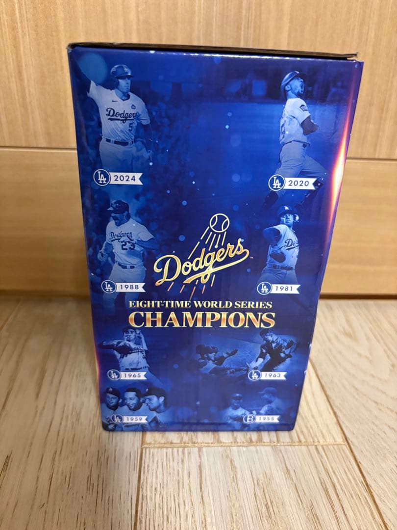 ドジャース　ワールドシリーズ　優勝　トロフィー　大谷