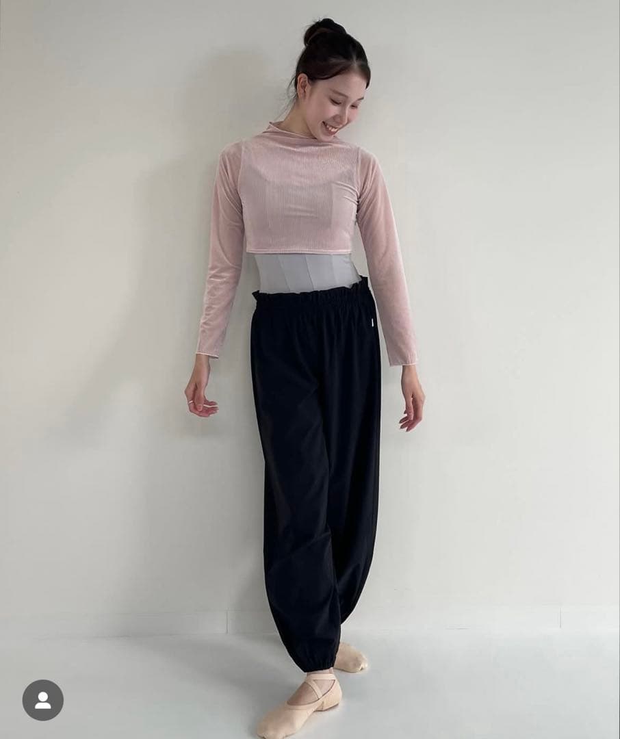 新品未使用　stina Retune. warm up pants black