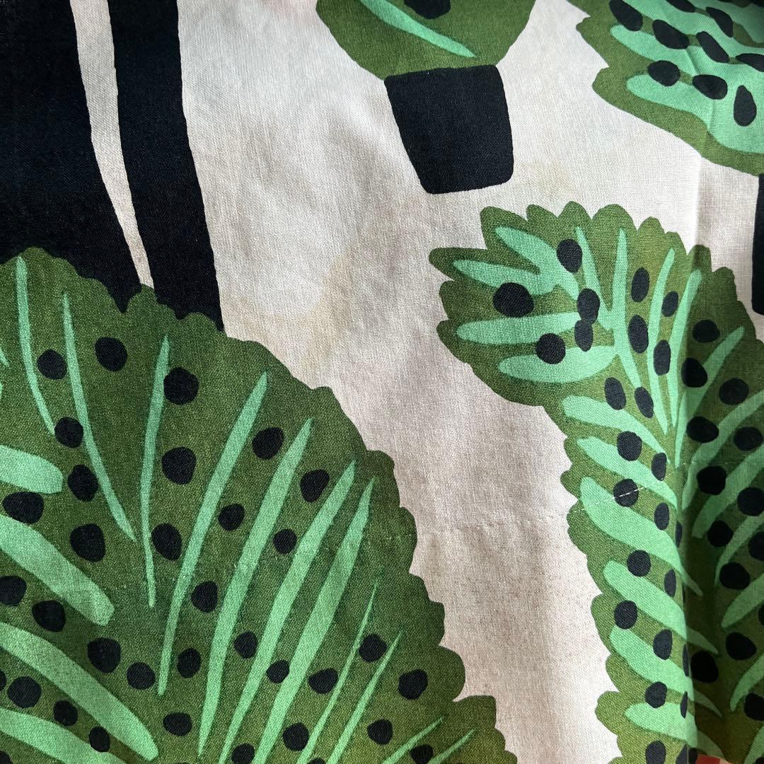 マリメッコ　marimekko メトサンヴァキ　掃き出し窓用カーテン1枚