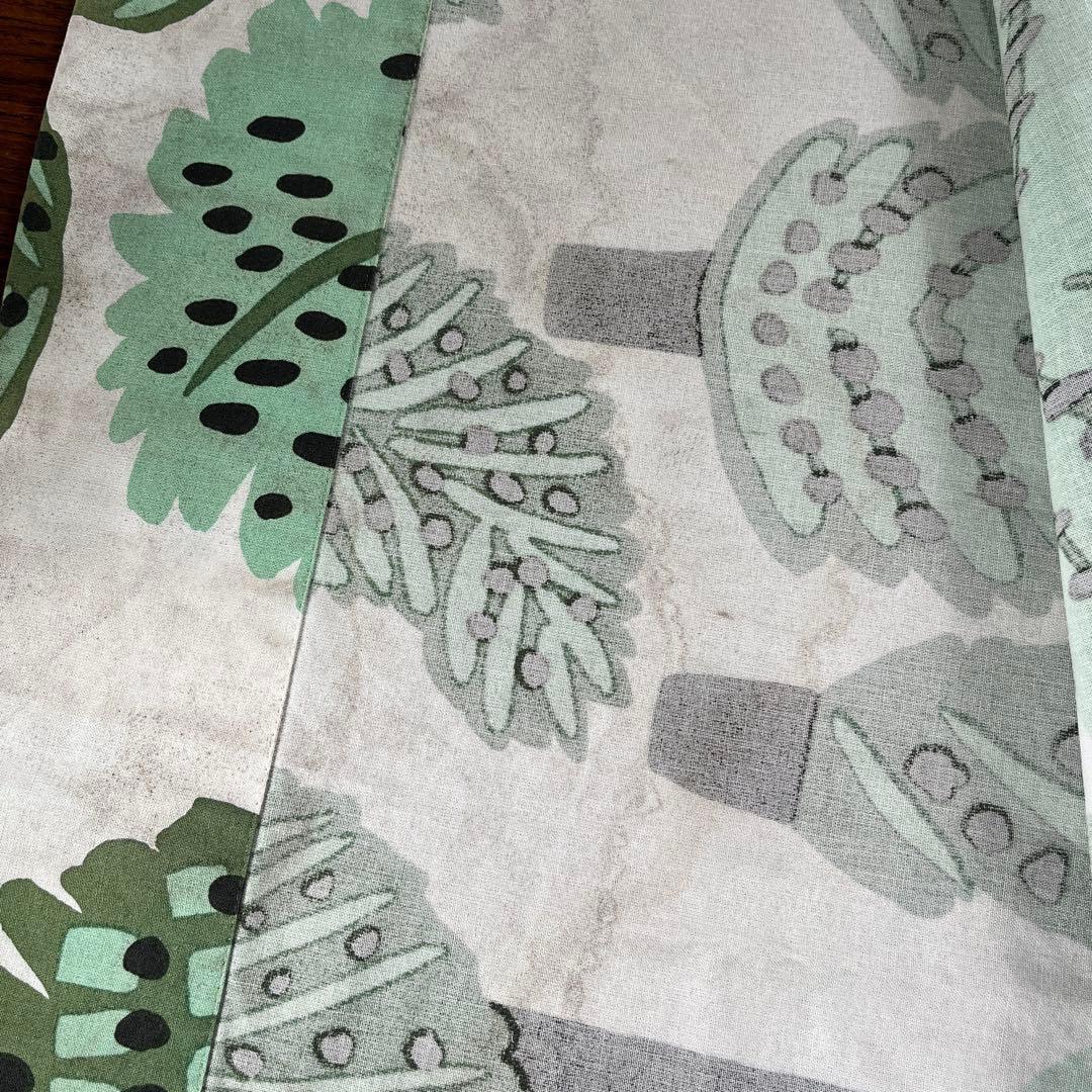 マリメッコ　marimekko メトサンヴァキ　掃き出し窓用カーテン1枚