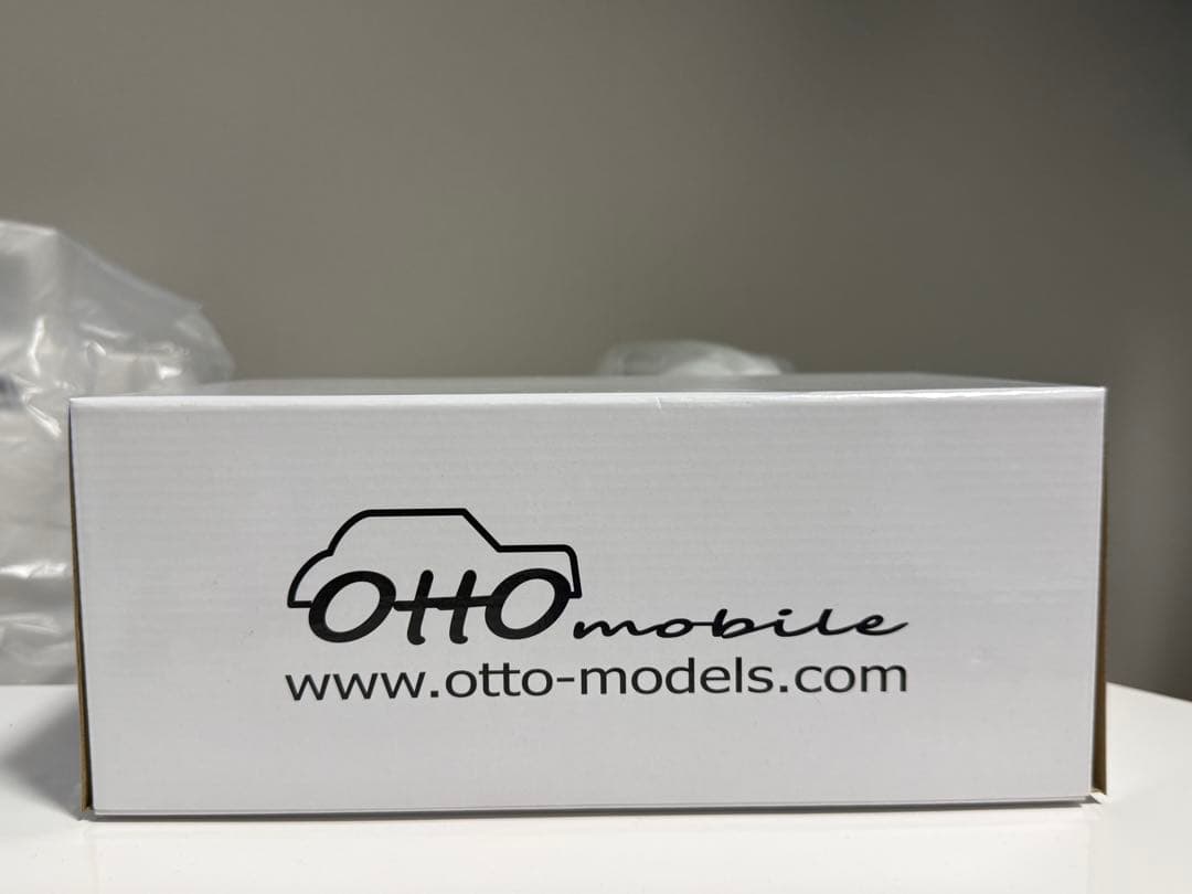 OTTOmobile ルノーメガーヌRSトロフィーR
