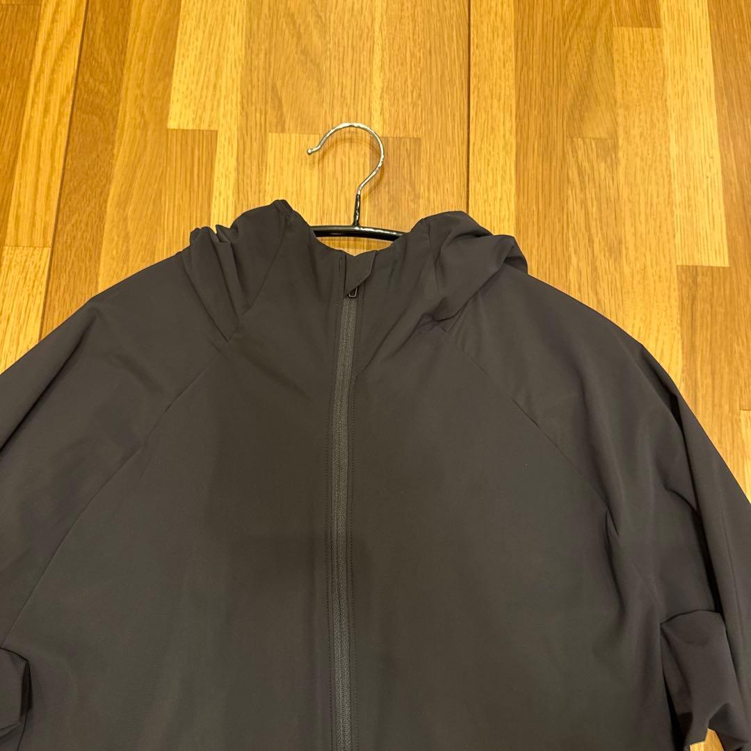 Lululemon ブラック フルジップフード付きアウター