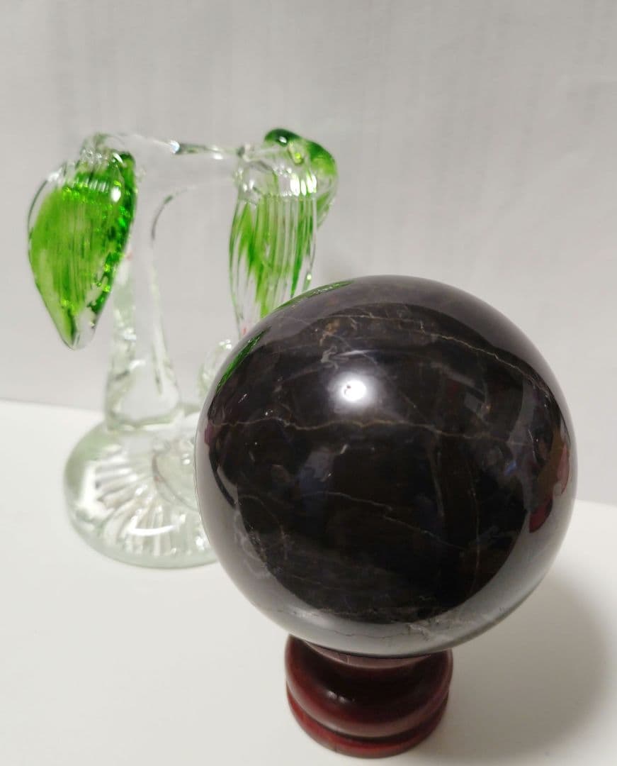 最強のパワーを発揮する天然石モリオン(黒水晶)光を当てても透け無い真っ黒本物です