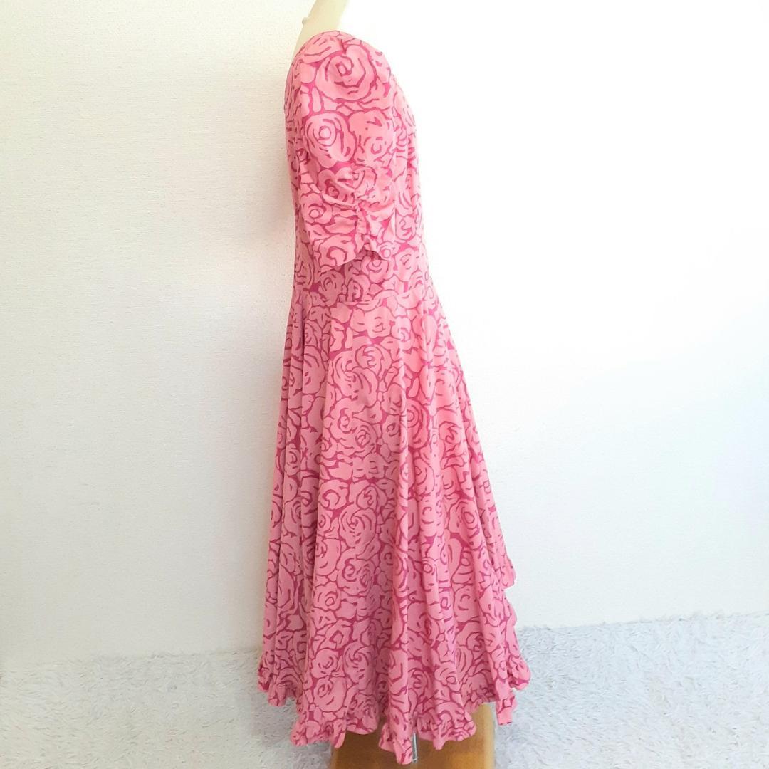 美品◎メネフネプランテーション フラダンス用ドレス ピンク 桃 花柄 裾フリル